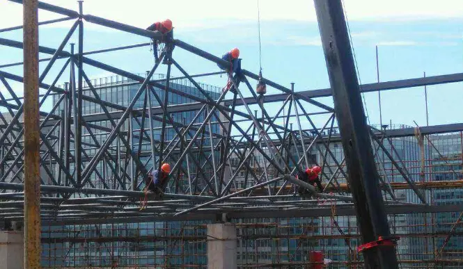 昆明论网架装配施工中搭设脚手架应当留神的事故